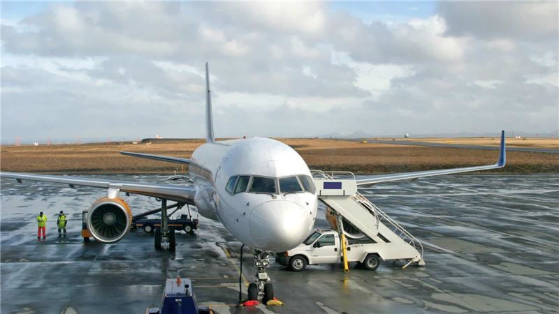 Keflavik-Airport-Airplane-Mace