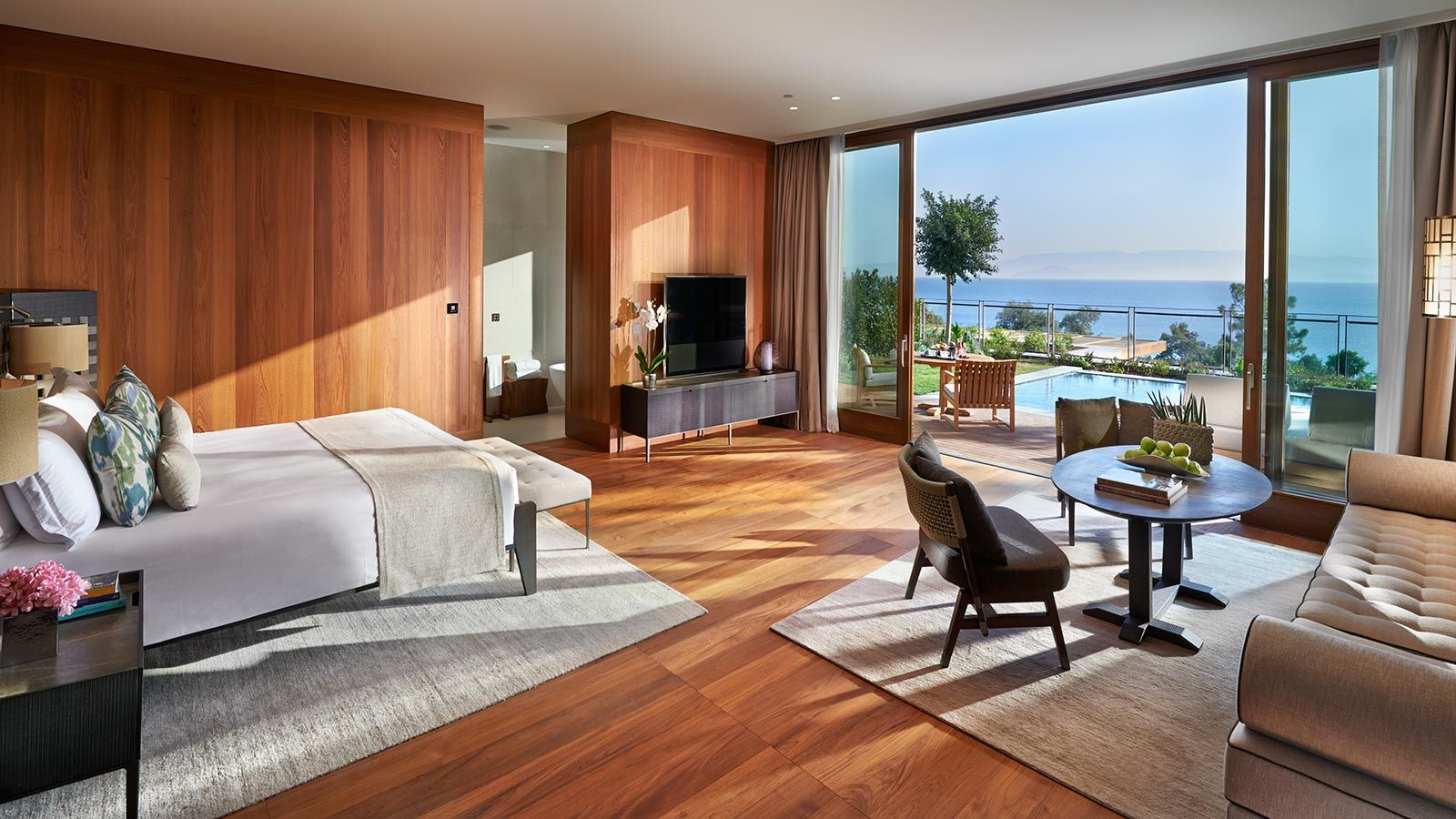 Guest Bedroom Sea View, Mandarin Oriental Hotel - Mace Group