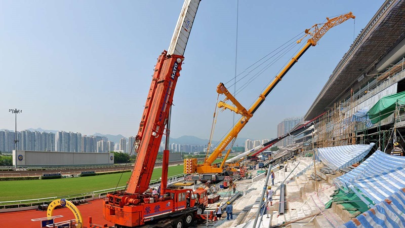Cranes Operating on Sha Tin Racecource Construction - Mace Group